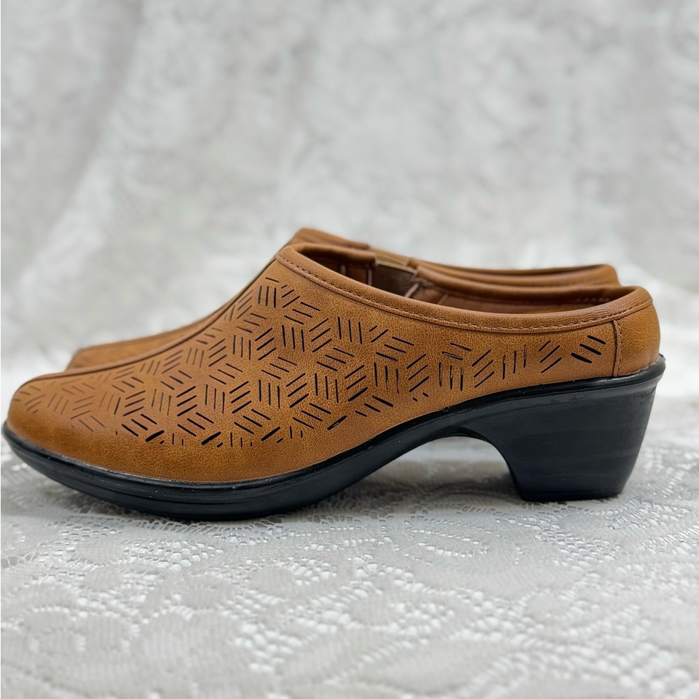 Easy Street Caitlyn Comfort Wave Mule with Cutouts Women’s 7 Tan